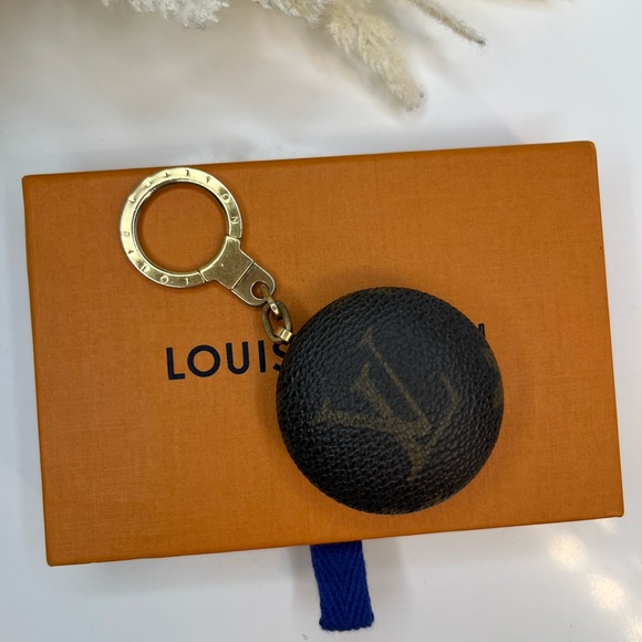 🎀 LOUIS VUITTON Monogram Astropill - Picture 1 of 9